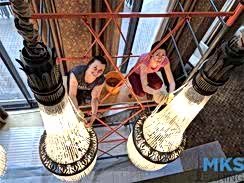 Мытье люстр