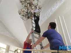 Мытье люстр